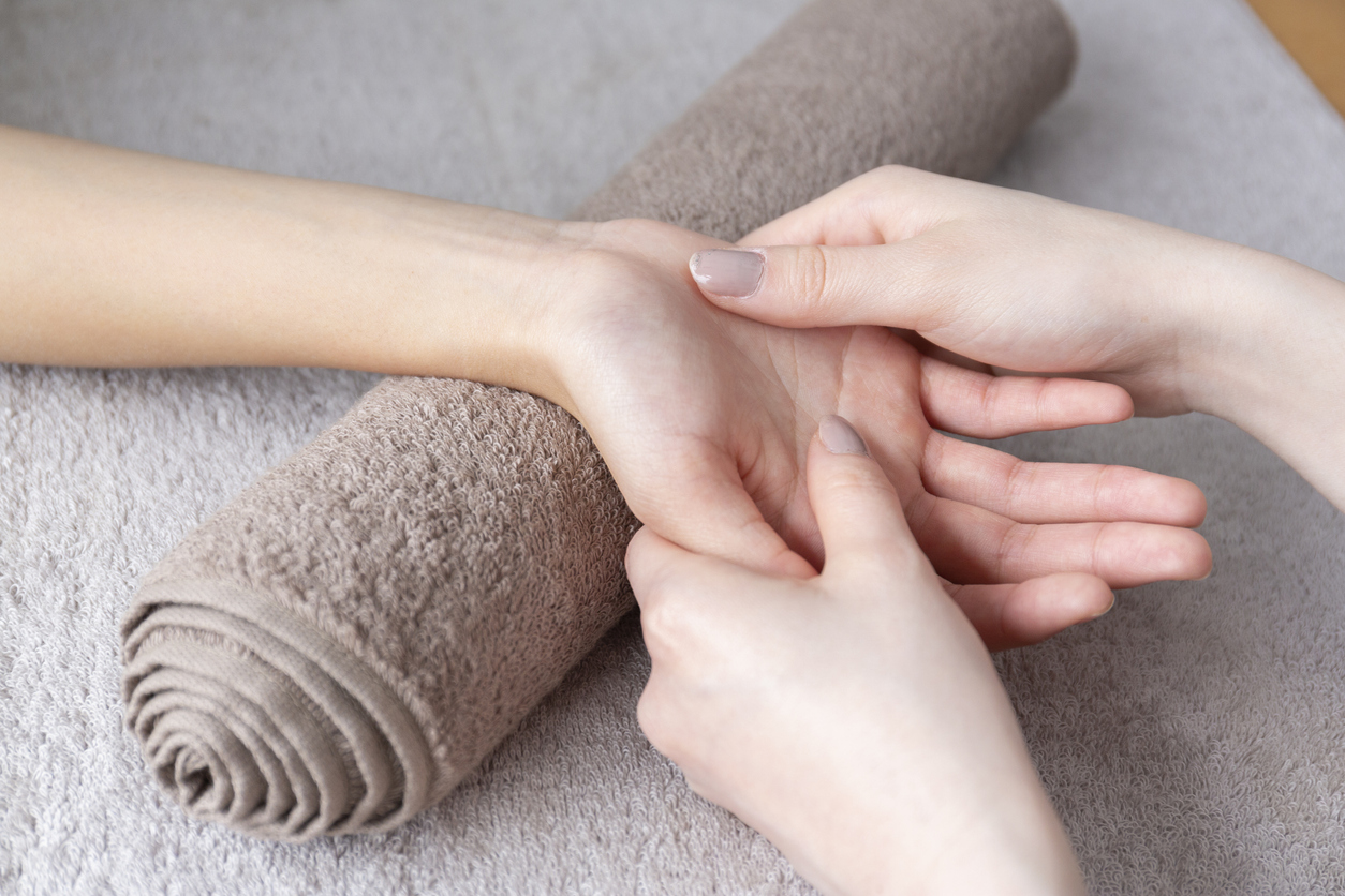 The Soothing Touch: Exploring the Effects of Massage on Arthritis